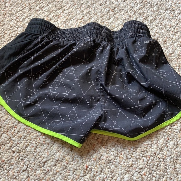 Nike Dri-Fit women’s running athletic shorts - Picture 10 of 11